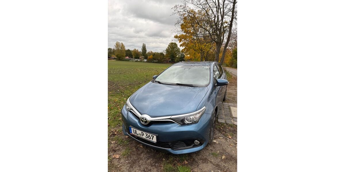 Toyota Auris 91.000 km 8.900 &euro; Berlin 13125