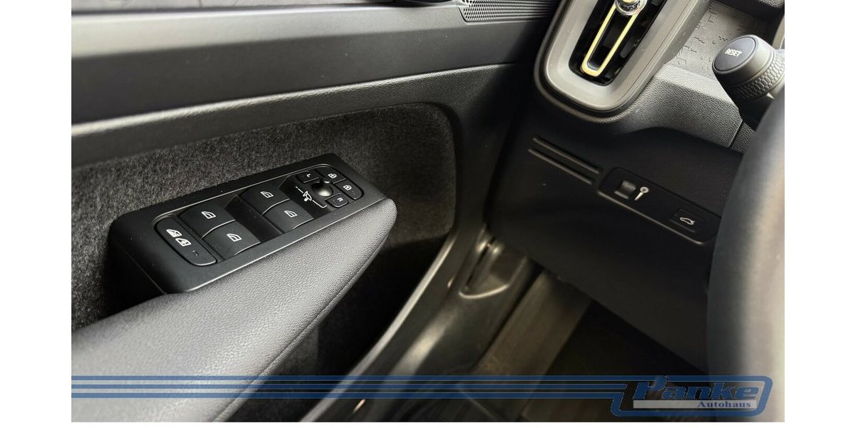 Volvo XC40 Essential 2WD 8G*LED*Virtuall*PDC*BT*Tempo* 15.156 km 25.990 &euro; Berlin 13187