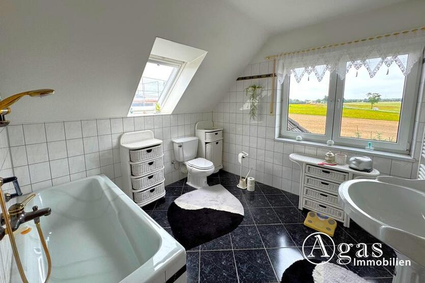 möbliertes Einfamilienhaus mit ca. 180 m² Wohnfläche, 6 Zimmern und Pool in Ahrensfelde zimmer