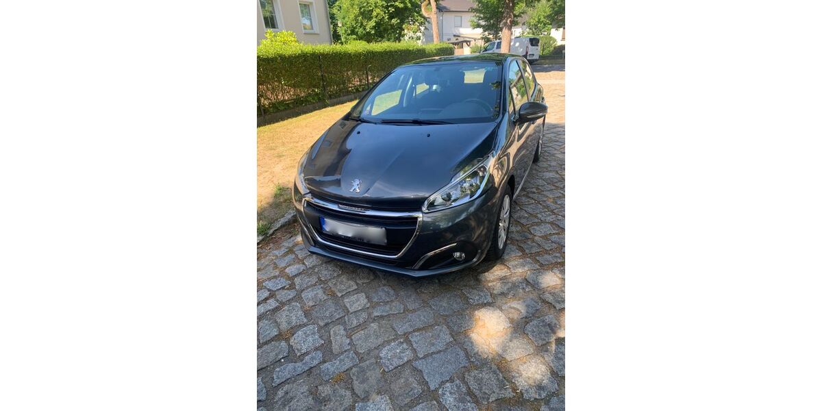 Peugeot 208 87.900 km 7.400 &euro; Hohen Neuendorf 16562
