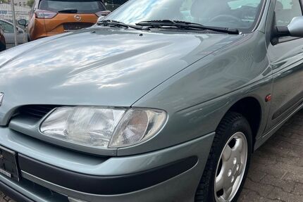 Renault Megane 50.000 km 2.690 € Berlin 13581