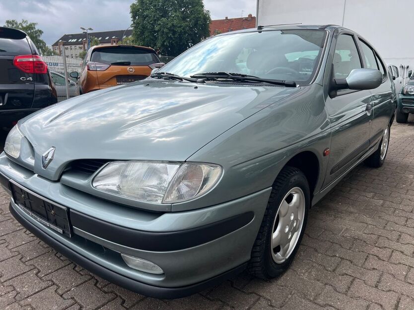 Renault Megane 50.000 km 2.690 € Berlin 13581