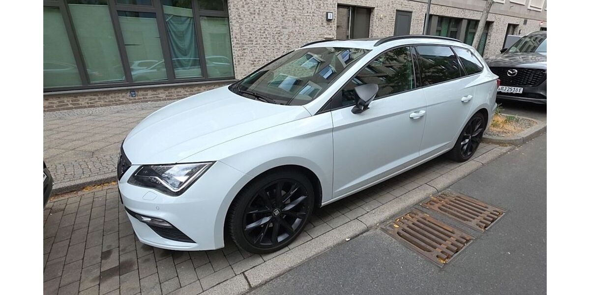 Seat Leon 44.000 km 19.200 &euro; Berlin 10557