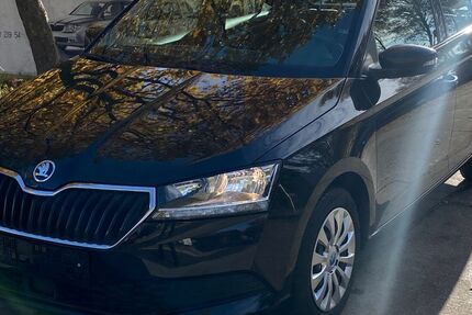 Skoda Fabia 88.445 km 9.990 € Berlin 12681