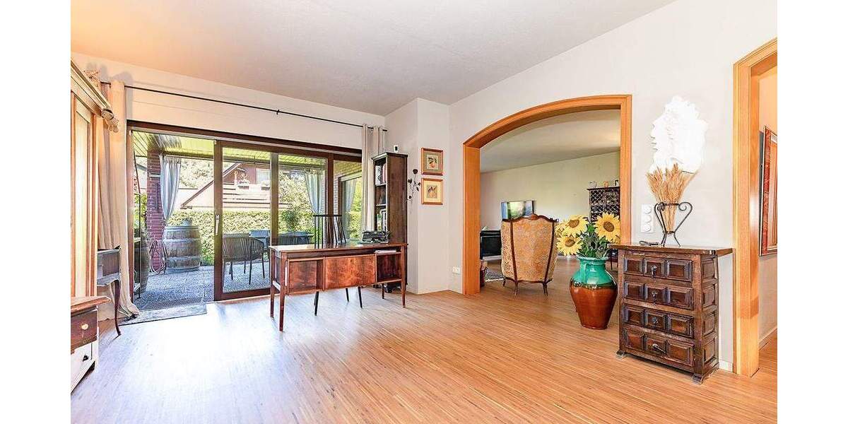 Großes Eigenheim mit Teilgewerblicher Nutzung am Tegeler Forst 8 zimmer