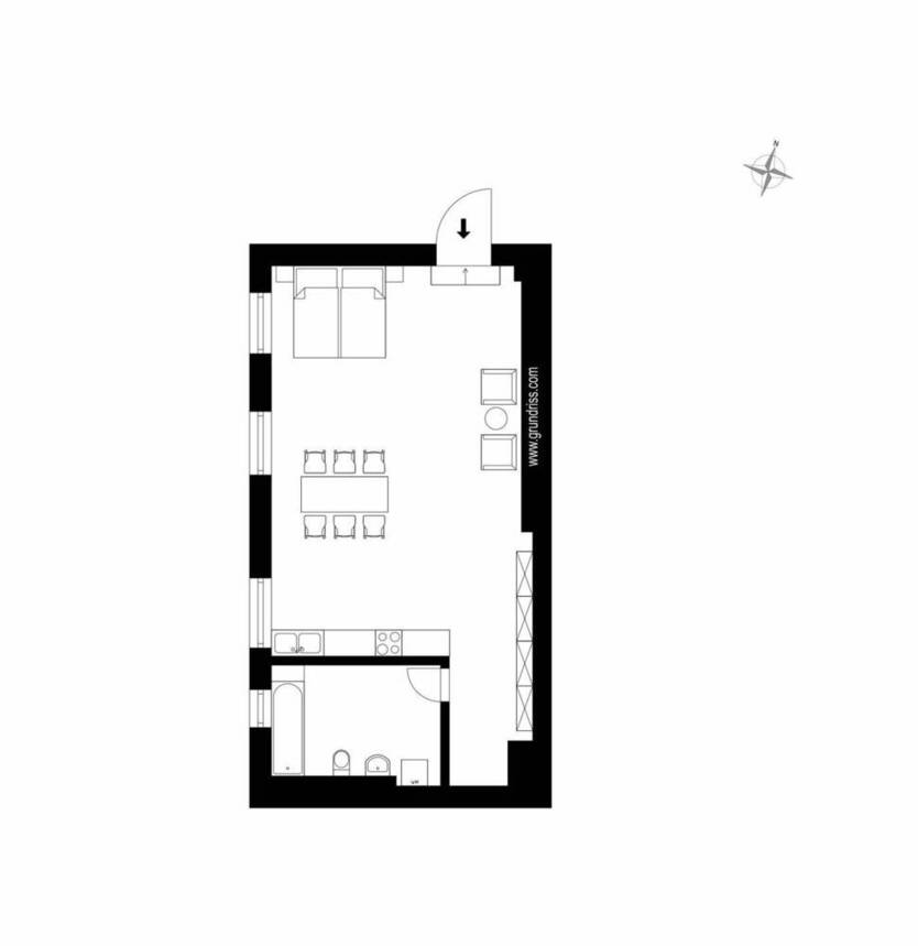 Vacant, renovated apartment, close to Tempelhofer Feld with exclusive use of a GARDEN area.
