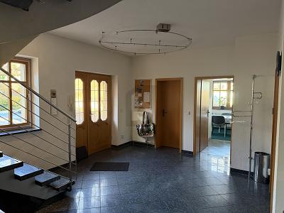 BÜROPRAXISHAUS MIT STELLPLÄTZEN - Gewerbeobjekt Königs Wusterhausen | Angebot:27222010