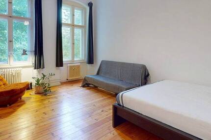 Bezugsfreie 1-Zimmer-AltbauWohnung mit Blick ins Grüne am Tempelhofer Feld