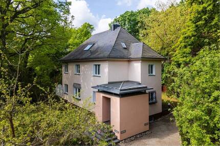 Timeless Elegance Meets a Privileged Location - 1930s Classic of 384?sqms total livingusable space 6 zimmer