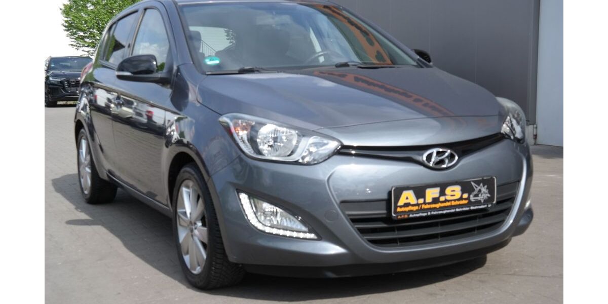 Hyundai i20 64.053 km 8.900 &euro; Stahnsdorf 14532