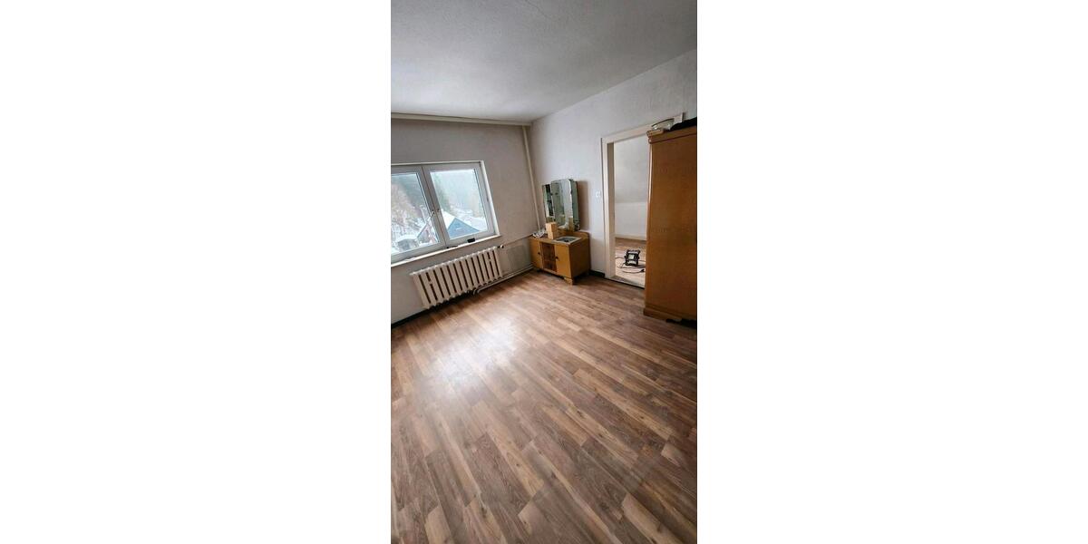 Doppelhaushälfte - 7 Zimmer, 140 m&sup2;, 56.000&euro; | Angebot:27288956