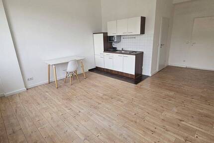 TOP Lage - geräumige 1 Zimmer Wohnung mit Einbauküche - ggf. Parkplatz im Innenhof 1 zimmer