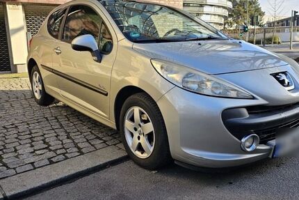 Peugeot 207 250.000 km 949 € Berlin 14193