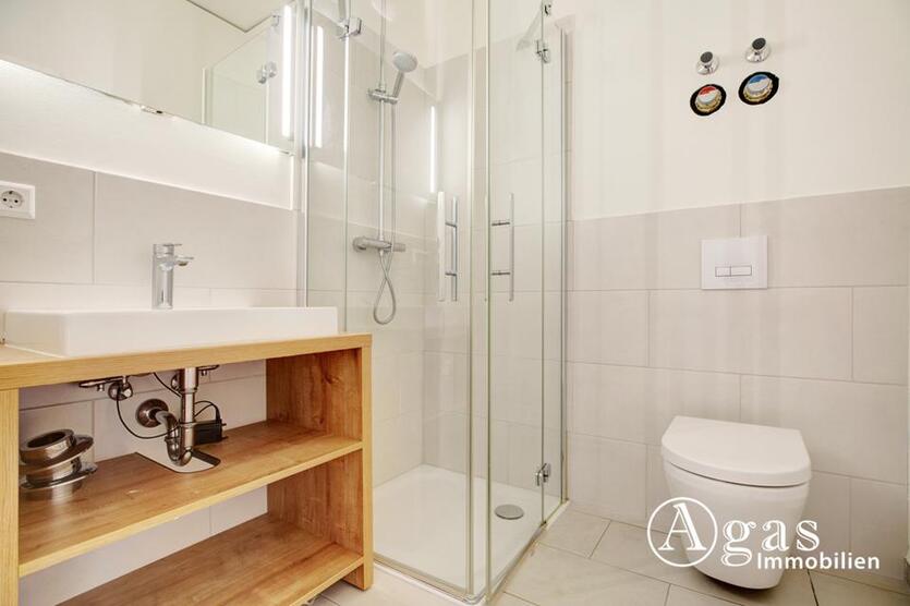 Helle 3 Zimmer Dachgeschosswohnung mit ca. 88m², EBK, Fußbodenheizung und Balkon in Berlin-Mitte! zimmer