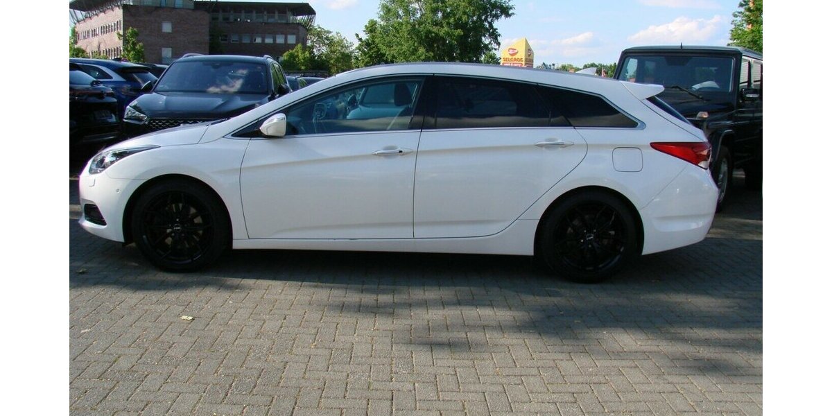 Hyundai i40 cw 1.7 CRDi Blue Premium DCT Infinity Leder 101.563 km 12.980 &euro; Falkensee 14612