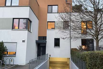 Wohnung zum Mieten in Berlin-Zehlendorf 2.229,48 € 137.03 m² 4 zimmer