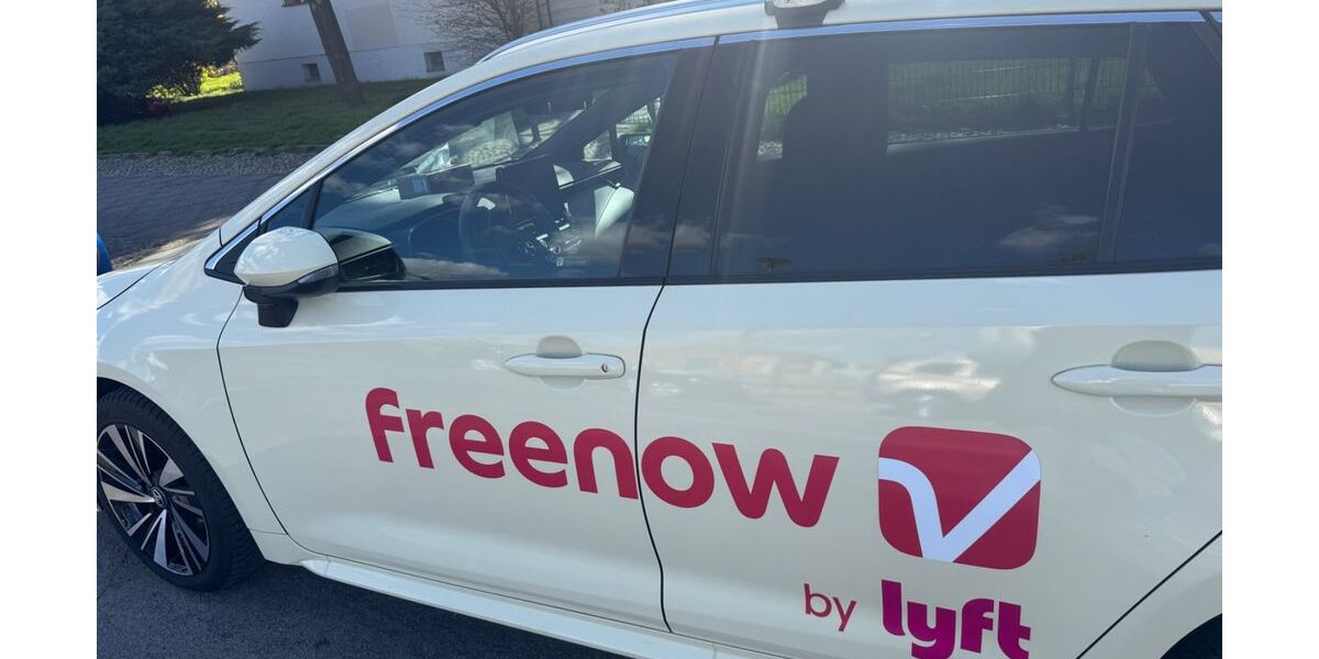 Toyota Corolla 3.382 km 34.200 &euro; Berlin 13359