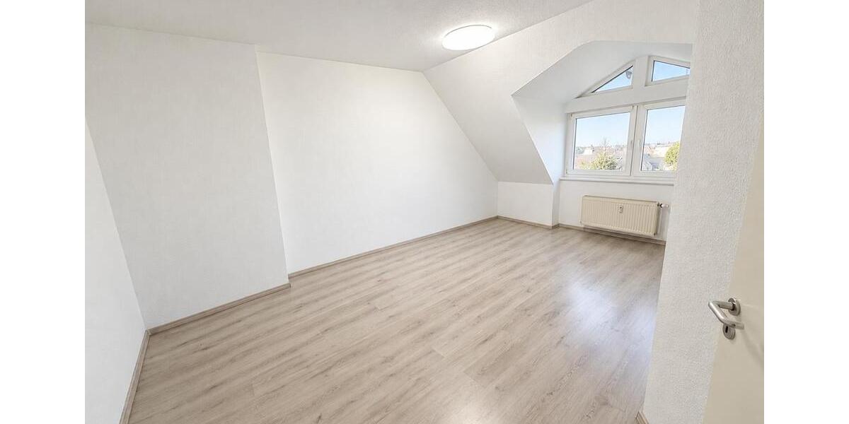 Dachgeschoßwohnung Berlin Lichtenberg - 3 Zimmer, 70 m&sup2;, 1.300&euro; | Angebot:27699200