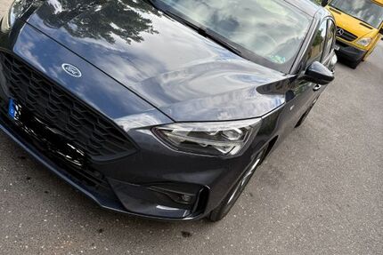 Ford Focus 92.000 km 12.990 &euro; Berlin 12627
