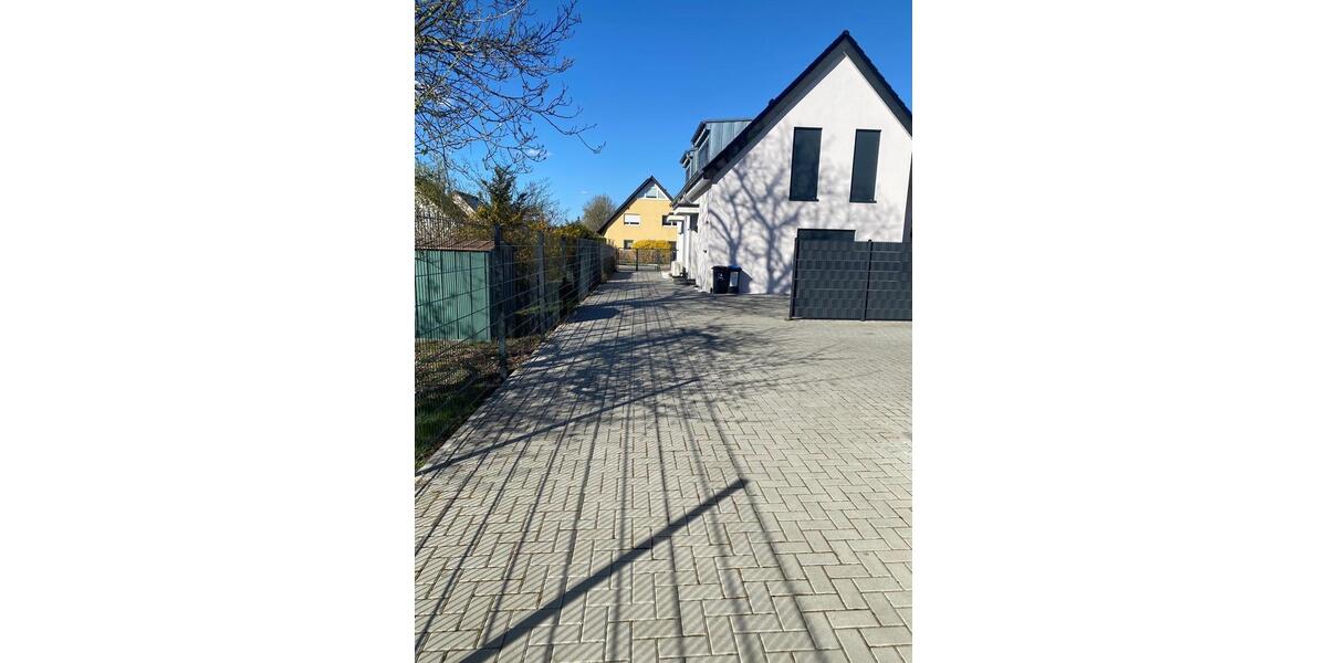 Etagenwohnung Schönefeld - 3 Zimmer, 85 m&sup2;, 2.250&euro; | Angebot:26073742