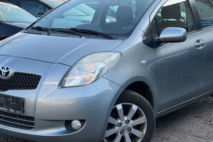 Toyota Yaris 123.000 km 2.950 &euro; Berlin 10245