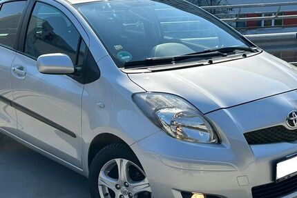 Toyota Yaris 109.000 km 5.900 &euro; Berlin 13053