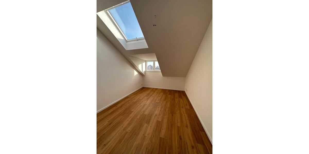 Dachgeschoßwohnung Berlin Marzahn-Hellersdorf - 3 Zimmer, 79 m&sup2;, 1.405&euro; | Angebot:27699216