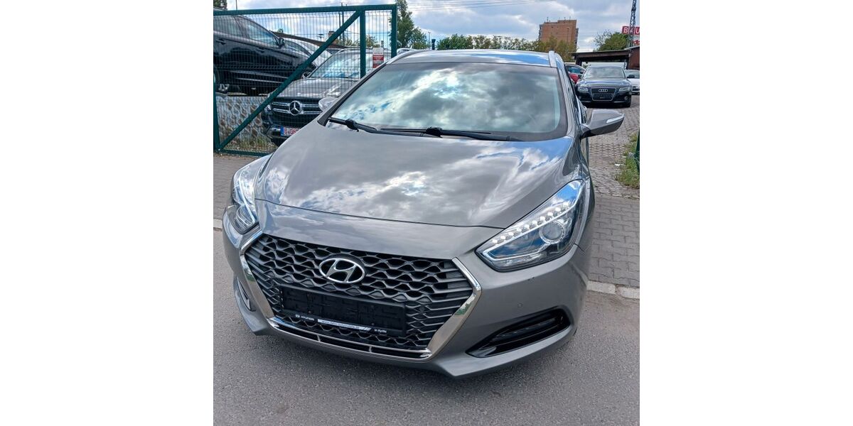 Hyundai i40 160.000 km 8.999 &euro; Berlin 13597