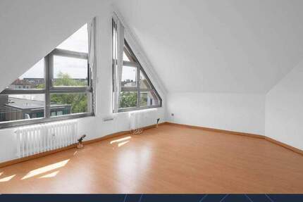 ? Dachgeschoss-Refugium mit Dreiecksfenstern - Helle 3 Zi-Whg mit Südost-Terrasse in Reinickendorf 3 zimmer