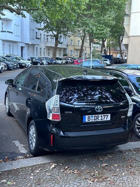 Toyota Prius Plus 244.000 km 8.250 € Berlin 10178