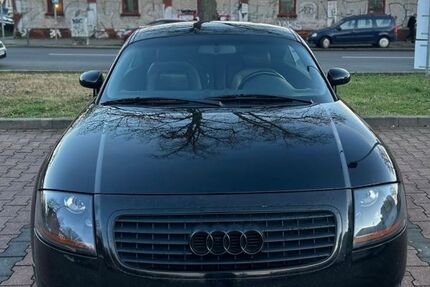 Audi TT 256.083 km 2.800 &euro; Berlin 13086