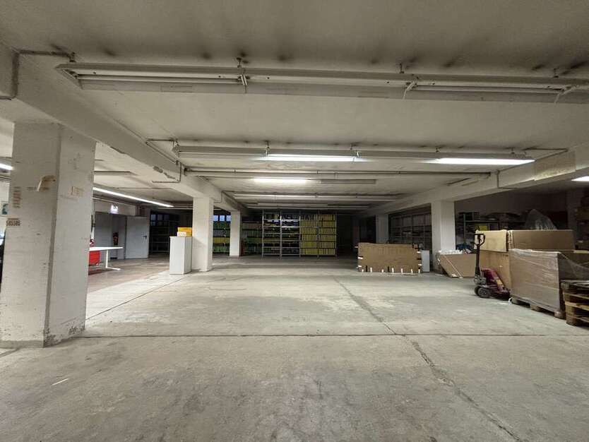 Halle in Berlin 3.194,01 € 354.89 m²