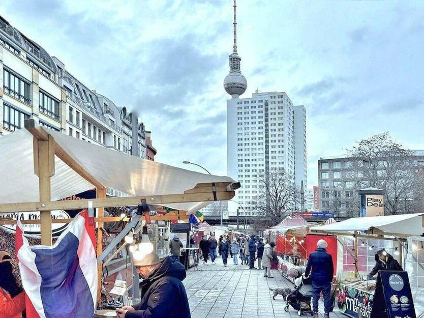 Furnished Loft Hackescher Markt: View, Balcony & Parking