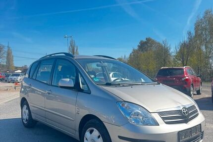 Toyota Corolla Verso 210.000 km 2.390 &euro; Velten 16727