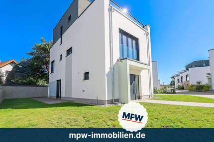 Anlegen, Einziehen, Vermieten: Exklusives Haus direkt am Wasser mit eigenem Bootsliegeplatz 5 zimmer