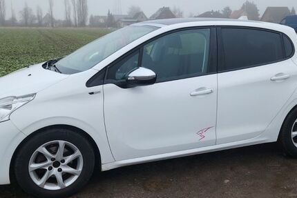 Peugeot 208 98.600 km 4.300 &euro; Berlin 12627