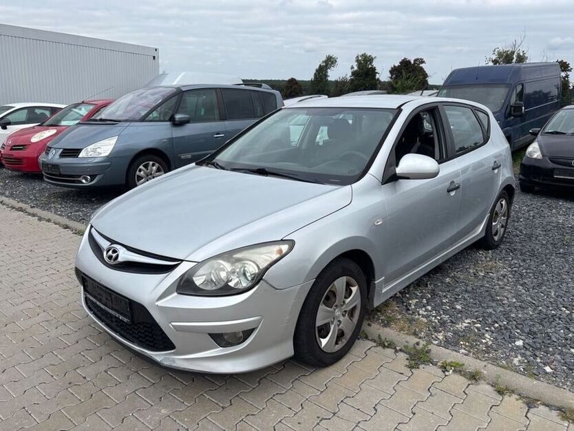 i30