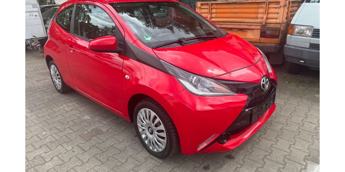 Toyota Aygo (X) 93.030 km 4.499 &euro; Berlin 12351