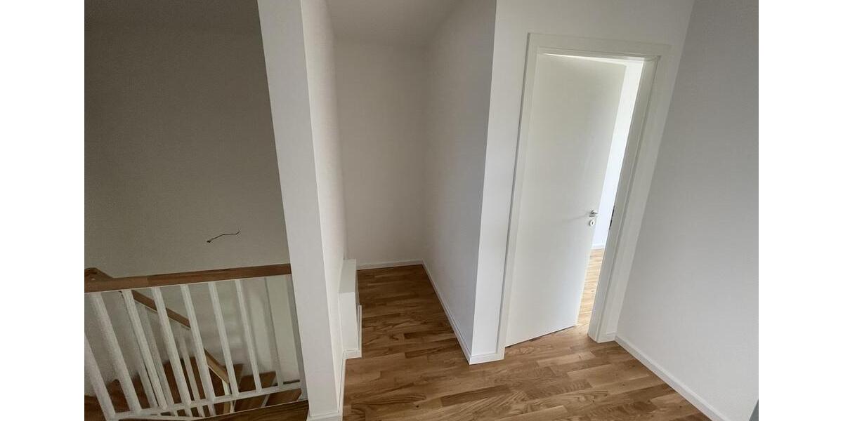 Doppelhaushälfte Schöneiche bei Berlin - 6 Zimmer, 140 m&sup2;, 2.500&euro; | Angebot:23971007