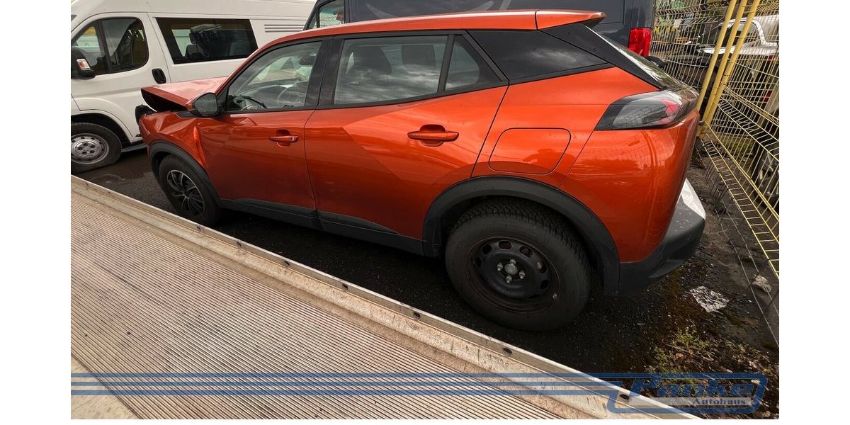 Peugeot 2008 1.2 PureTech 100 Active Pack*Unfall* 21.200 km 6.380 &euro; Berlin 13187