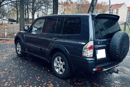 Mitsubishi Pajero 294.700 km 6.699 € Berlin 13587