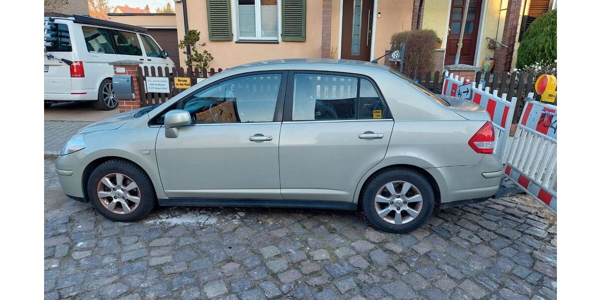 Nissan Tiida 122.387 km 3.000 &euro; Berlin 12524