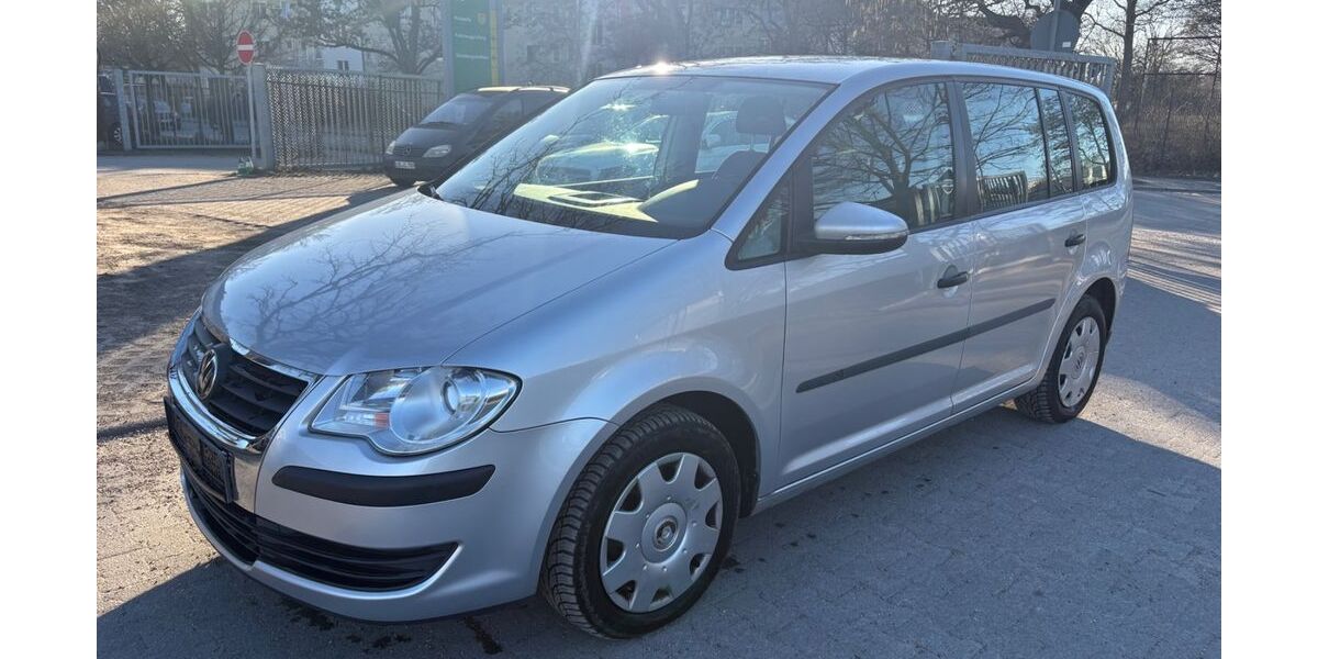 VW Touran 158.753 km 5.990 &euro; Berlin 13405