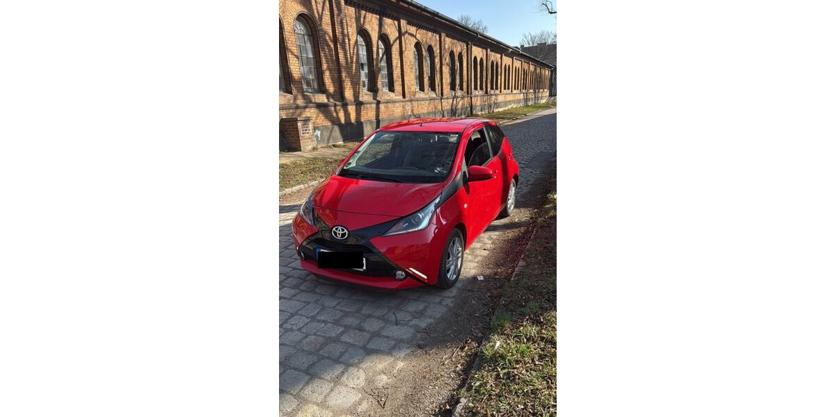 Toyota Aygo (X) 122.000 km 5.950 &euro; Berlin 13357
