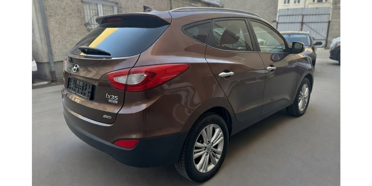 Hyundai ix35 FIFA World Cup Edition AHK AWD Autom. 4x4 135.769 km 9.600 &euro; Berlin 10247
