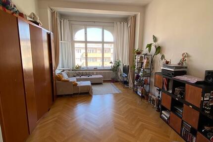 Schöne Altbauwohnung mit Balkon (möbliert) 01.Nov - 31. Jan zimmer