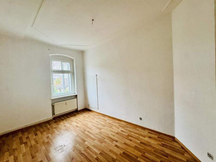 Bezugsfreie Altbauwohnung in ruhiger Lage! Ideal zum Renovieren und Gestalten nach eigenen Wünschen! 2 zimmer
