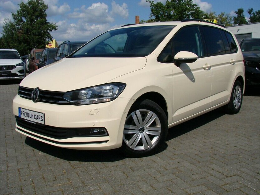 VW Touran 2.0TDI TAXI 7-Sitzer Leder Kamera AHK 89.165 km 27.980 € Falkensee 14612
