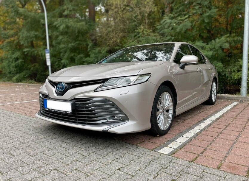Toyota Camry 62.000 km 28.000 € Berlin 14195