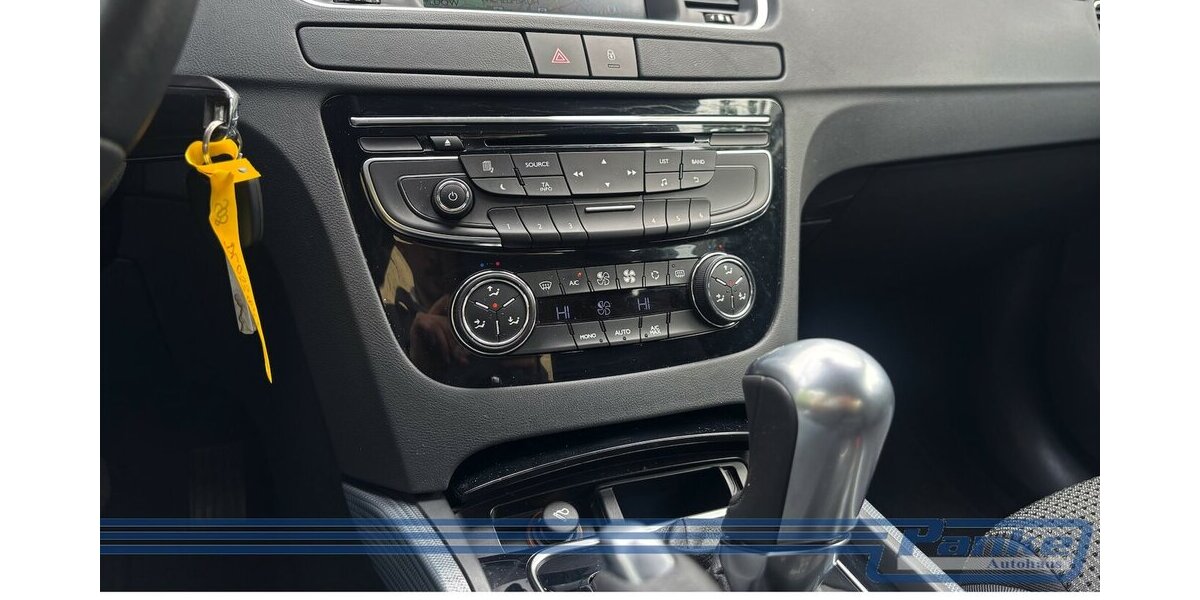 Peugeot 508 Active 1.6 EAT*HUD*SHZ*Xenon*NAV*PDC*BT* 98.186 km 8.980 &euro; Berlin 13187